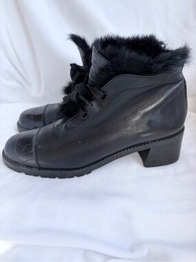 Stuart Weitzman Black Leather Fur-Trim Lace-Up Ankle Boots -Sz 9 Great Condition